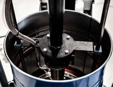 Design del piatto premente per dispenser Europoliuretani